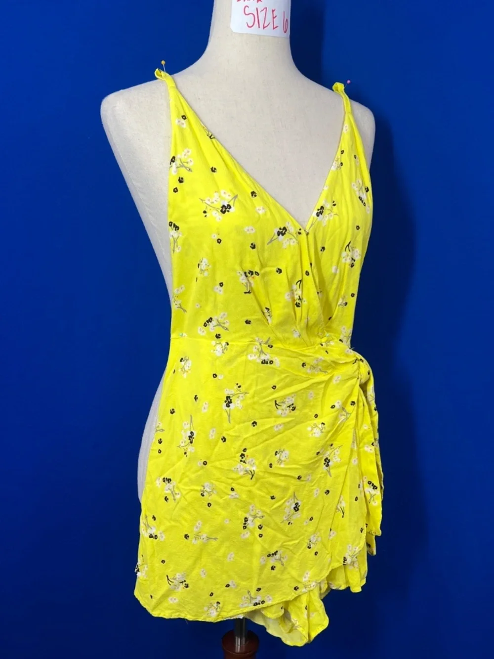 |•FREE PEOPLE•| Sunny Yellow Romper/Jumper Size 4